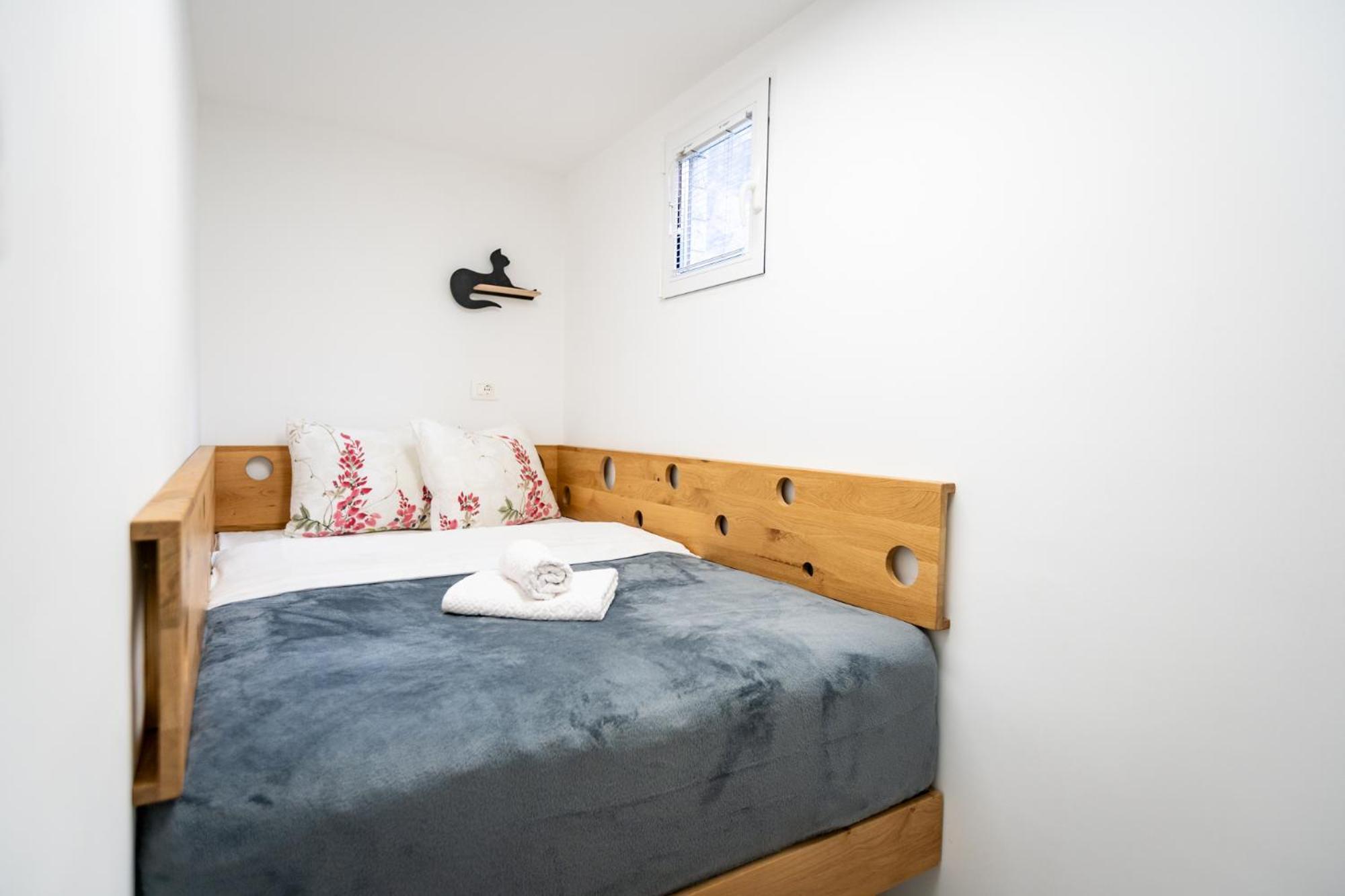 Apartments And Rooms Natasa 2 Trenta Chambre photo
